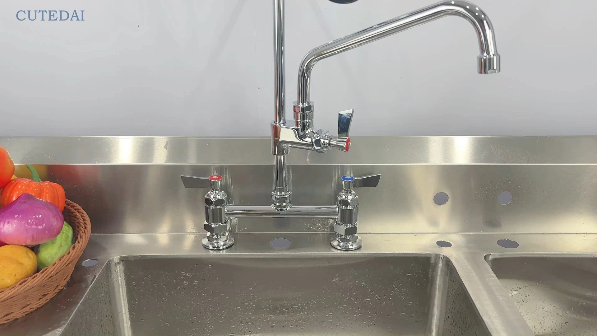 Grifo de cocina de latón macizo de estilo comercial, con doble manija extraíble y diseño industrial. Instalación de 2 orificios para hoteles. 1
