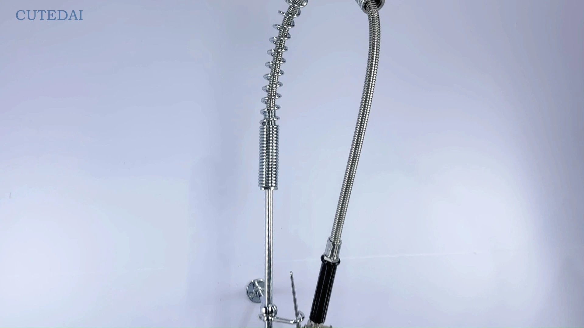 Robinet d&#39;évier commercial haut de gamme pour hôtels et cuisines, avec douchette extractible, montage sur plage, 119 cm (47 pouces), chromé, conception durable. 1